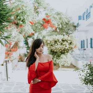 Beautiful off shoulder red midi dress size M fits Small